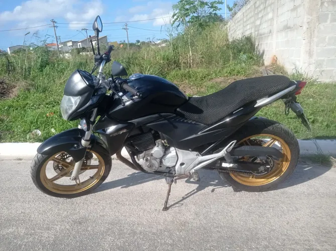 CB300r 2015, Tudo em dia!