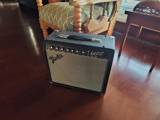 Amplificador Fender Frontman F25r