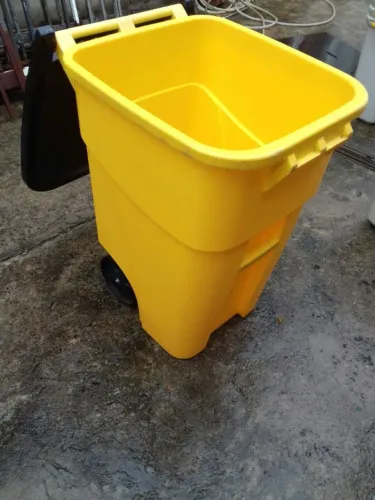 LIXEIRA CONTAINER QUADRADA BRUTE COM RODINHA