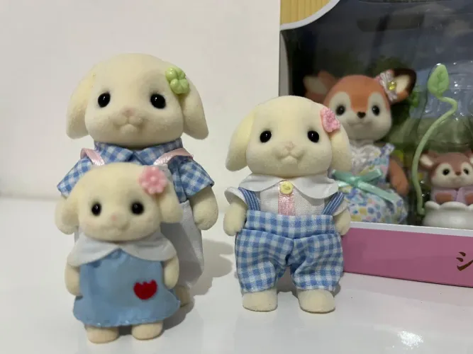 Lotinho Sylvanian Families coelhos floral