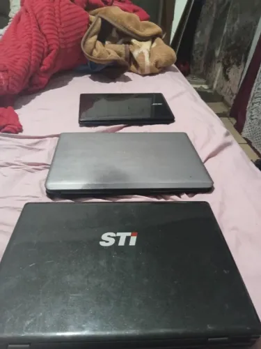 3 notebooks quebrados 100 cada algum interesse?