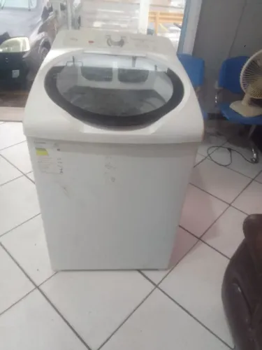 Vendo essa máquina de lavar roupa funciona muito bem inteirinha 12 quilos 110v só buscar