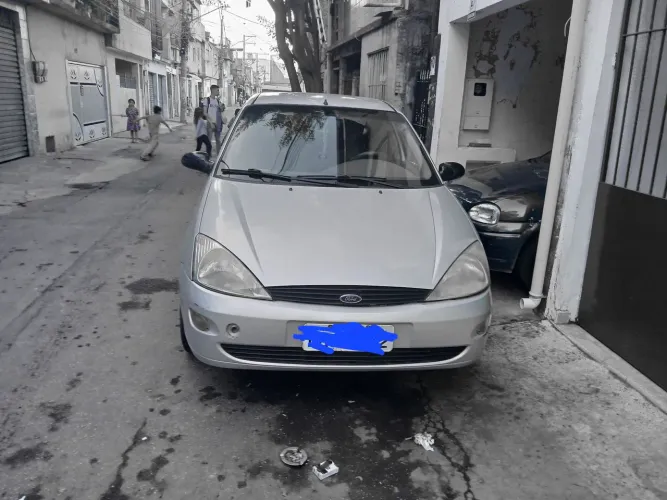 Ford Focus 1.8 16V 5P 2001