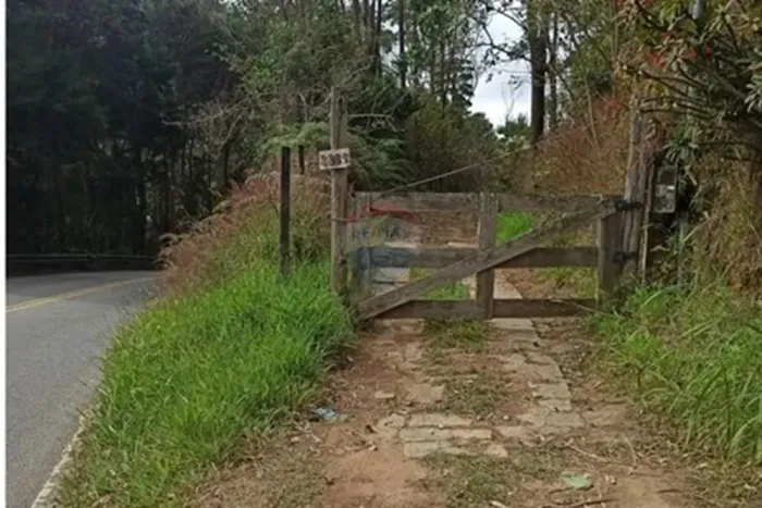 Terreno com Benfeitoria (Galpão) em Mury - Nova Friburgo - RJ
