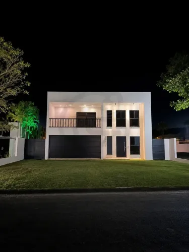 Casa de condomínio para venda tem 335 metros quadrados com 4 quartos