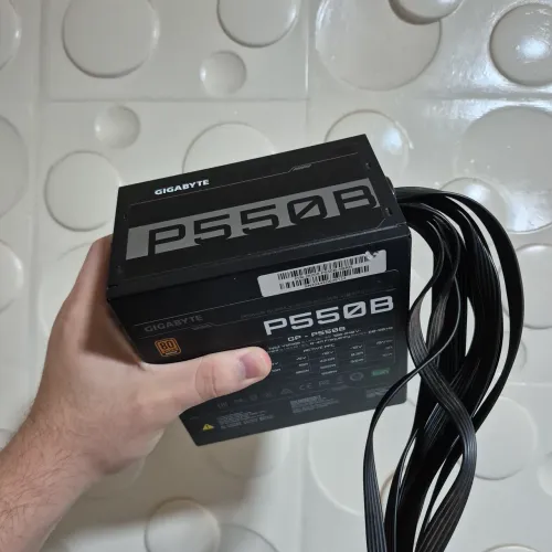 Fonte Gigabyte P550B 550W (PERFEITO ESTADO)