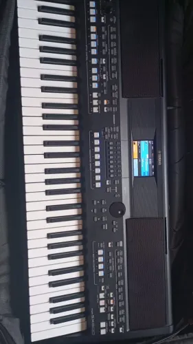 Teclado Yamaha sx600