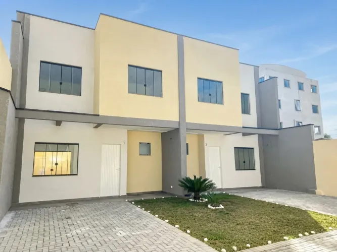 Sobrado com 3 quartos para alugar por R$ 3200.00, 94.00 m2 - UBERABA - CURITIBA/PR