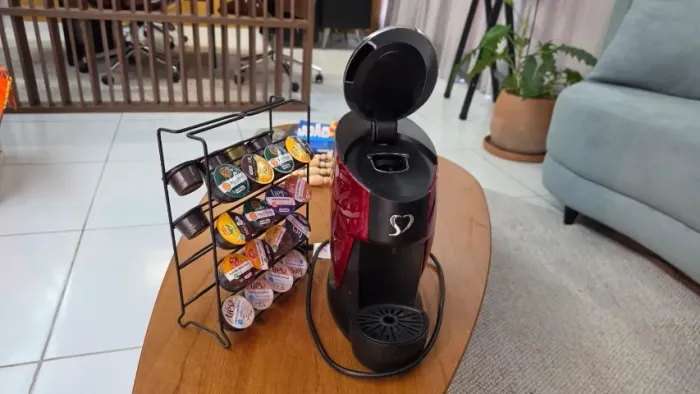 Cafeteira 3 Corações Touch 220V + Porta-Cápsulas e Cápsulas