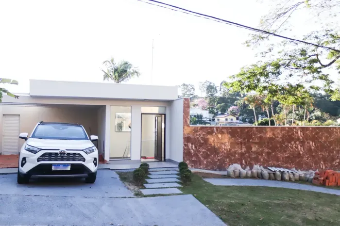 Casa de condomínio para venda tem 234 metros quadrados com 3 quartos
