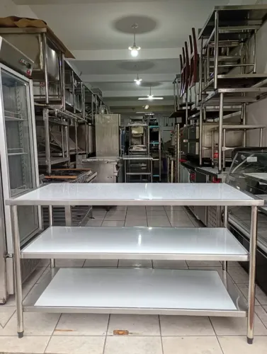BANCADA INOX COM PANELEIRO DUPLO DE CENTRO 