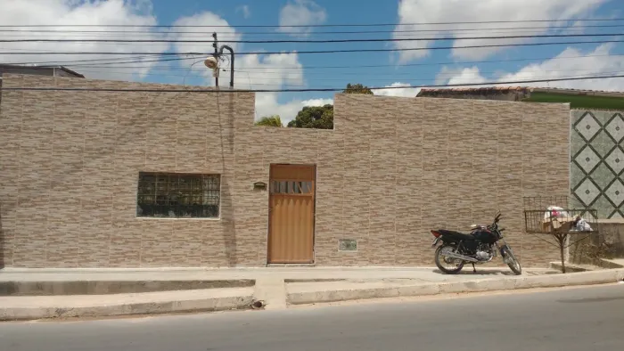 Casa 01 e 02 quartos AV principal Santa Lúcia.