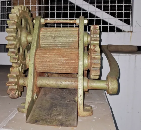 Engenho Moedor de Cana Manual Antigo Ferro Fundido com 3 Moendas