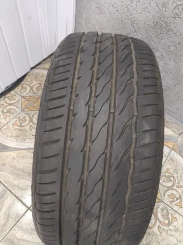 Pneu 215 /40 / 18 farroad