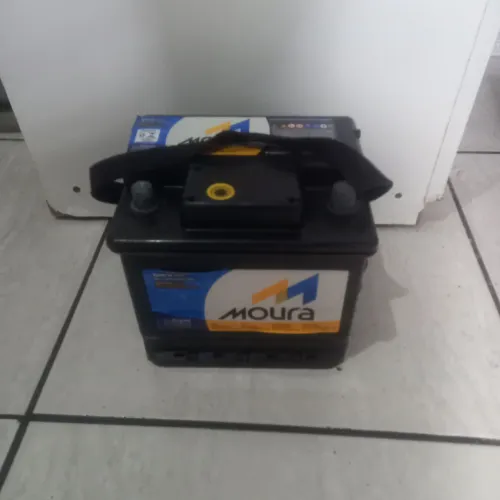 BATERIA MOURA 50 AMPERES SEMI NOVA.