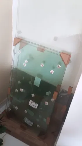 Vende-se uma janela de vidro, de 1m de altura 2 m de largura