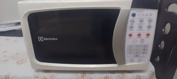 Microondas Eletrolux 20litros de 250 por 200