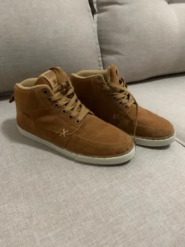 Tenis cano alto nesk tamanho 36