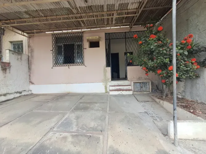 Casa de vila com varanda, 2 quartos em Vigário Geral - Rio de Janeiro - RJ