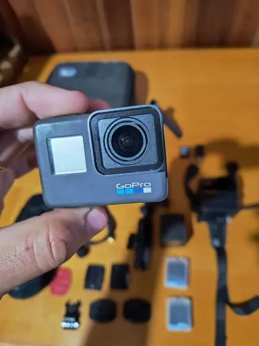 GoPro Hero 6 Black + 3 Baterias + Microfone + Kit Completo Motovlog
