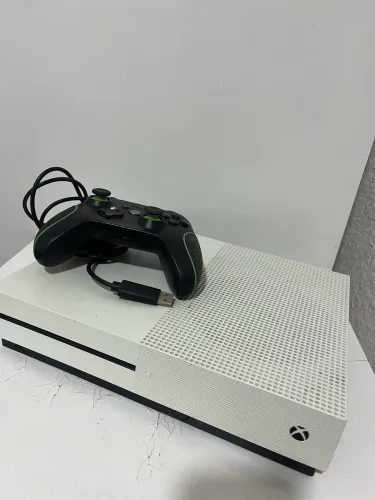 XBOX ONE S 1TB - COM DEFEITO