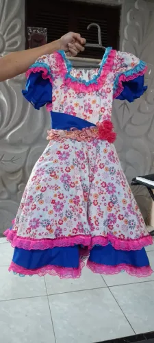 Vestido Junino Infantil 8 a 10 anos para festa Junina bem armado com anáguas de tule