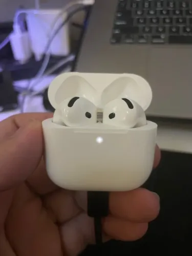 Apple AirPods 4 (A3050) com Estojo de Recarga USB-C