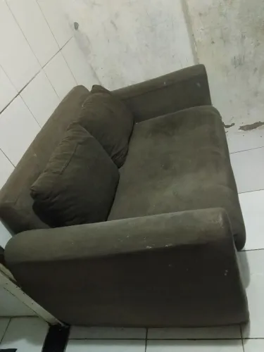 Doação sofá sor precisa de uma limpeza 