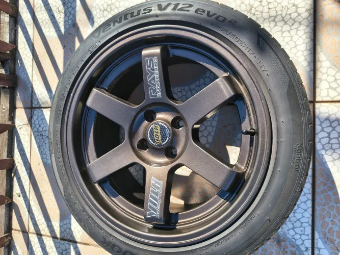 Vendo rodas TE37 aro 17?