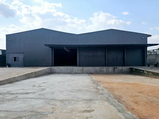 Galpão logístico 2.500m2 A.C Pé direito 8 mts, 4 docas em terreno 4200m2, Setor Industrial