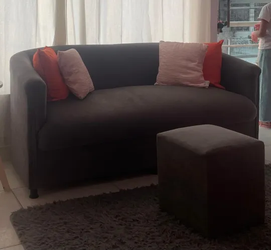 Sofá + Puff Cinza em perfeito estado