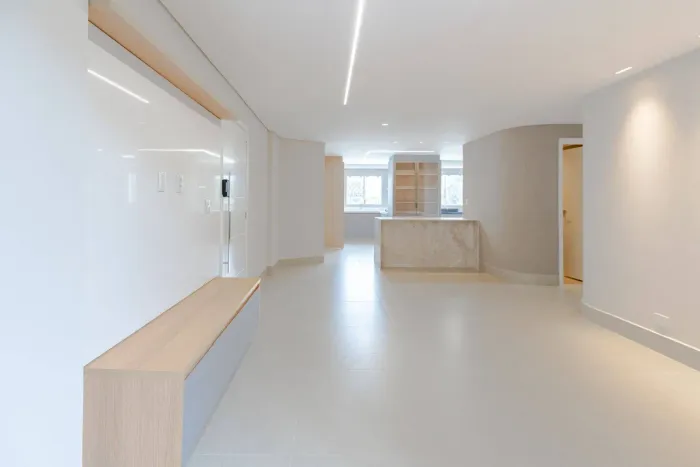 APARTAMENTO REFORMADO COM 3 QUARTOS NO SETOR OESTE AO LADO DA PRAÇA TAMAN