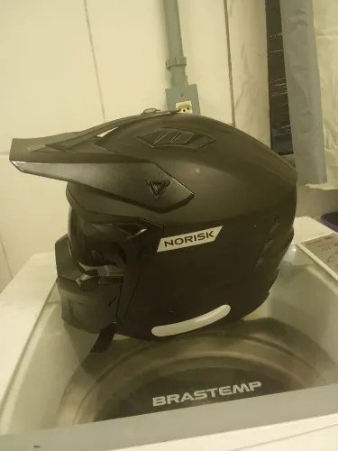 Capacete Norisk Darth II <br>O Norisk Darth II é um <br>O Norisk Darth II é um 