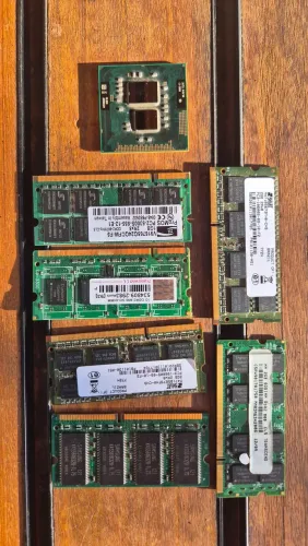 Memórias ram e processador de notebook antigo