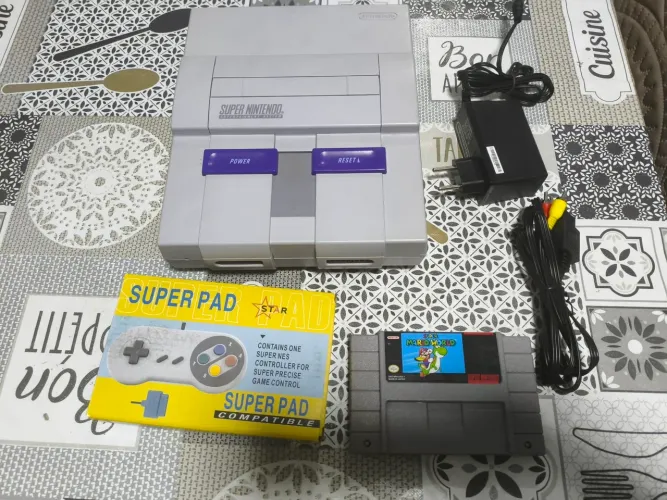 Super Nintendo com jogo do Mario