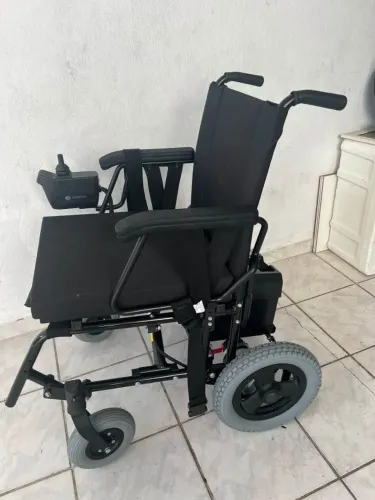 Cadeira de rodas feebom nunca foi usada