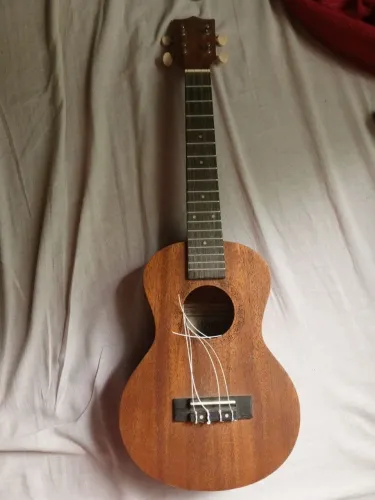 Ukulele spring sem corda