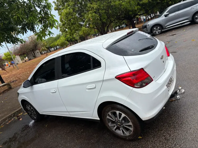 Chevrolet Onix Hatch LTZ 1.4 8V Flex Power Mec. 4P 2015