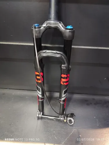 Suspensão FOX 32 step-cast a ar aro 29