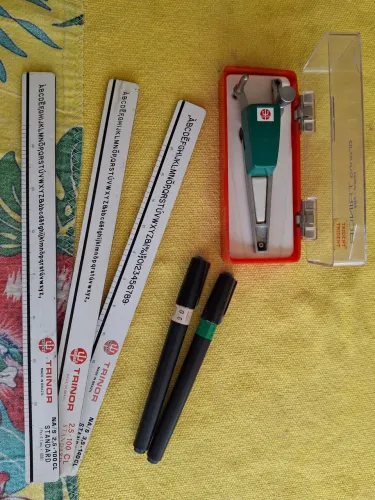 Conjunto de peças para desenho técnico