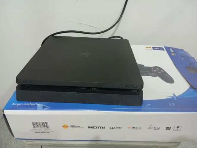 Vendo ps4 slim 500 GB muito conservado, com menos de 3 meses de uso. Console sem marcas.