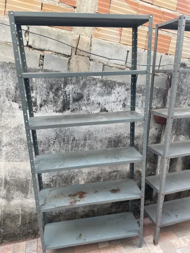 Prateleira de ferro