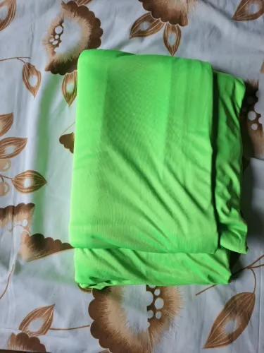 TECIDO CHROMA KEY VERDE-LIMÃO 3,00 X 3,80 M (COM COSTURA E ACABAMENTO)