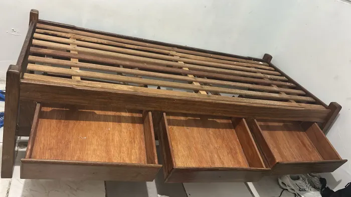 Cama de solteiro sucupira