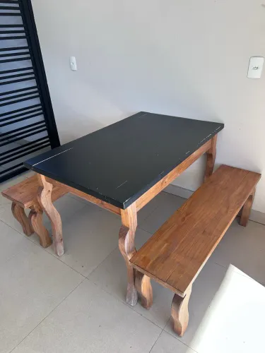Mesa madeira com 2 bancos