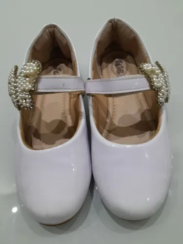 Vendo lindo sapato branco número 32