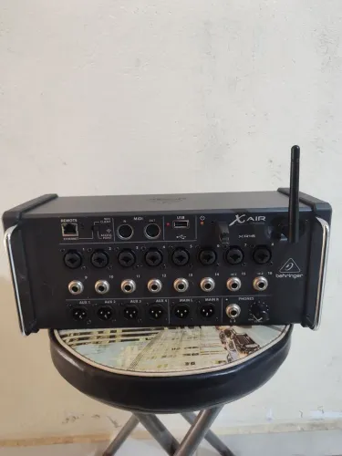 Mesa Digital 16 Canais Behringer XR16
