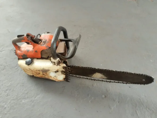 Motosserra Stihl 08 revisada