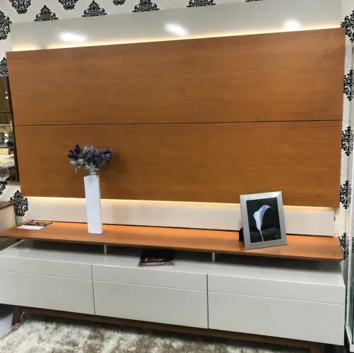 Rack com painel de led da RIMO