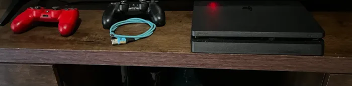 Vende-se ps4 com 2 controles 